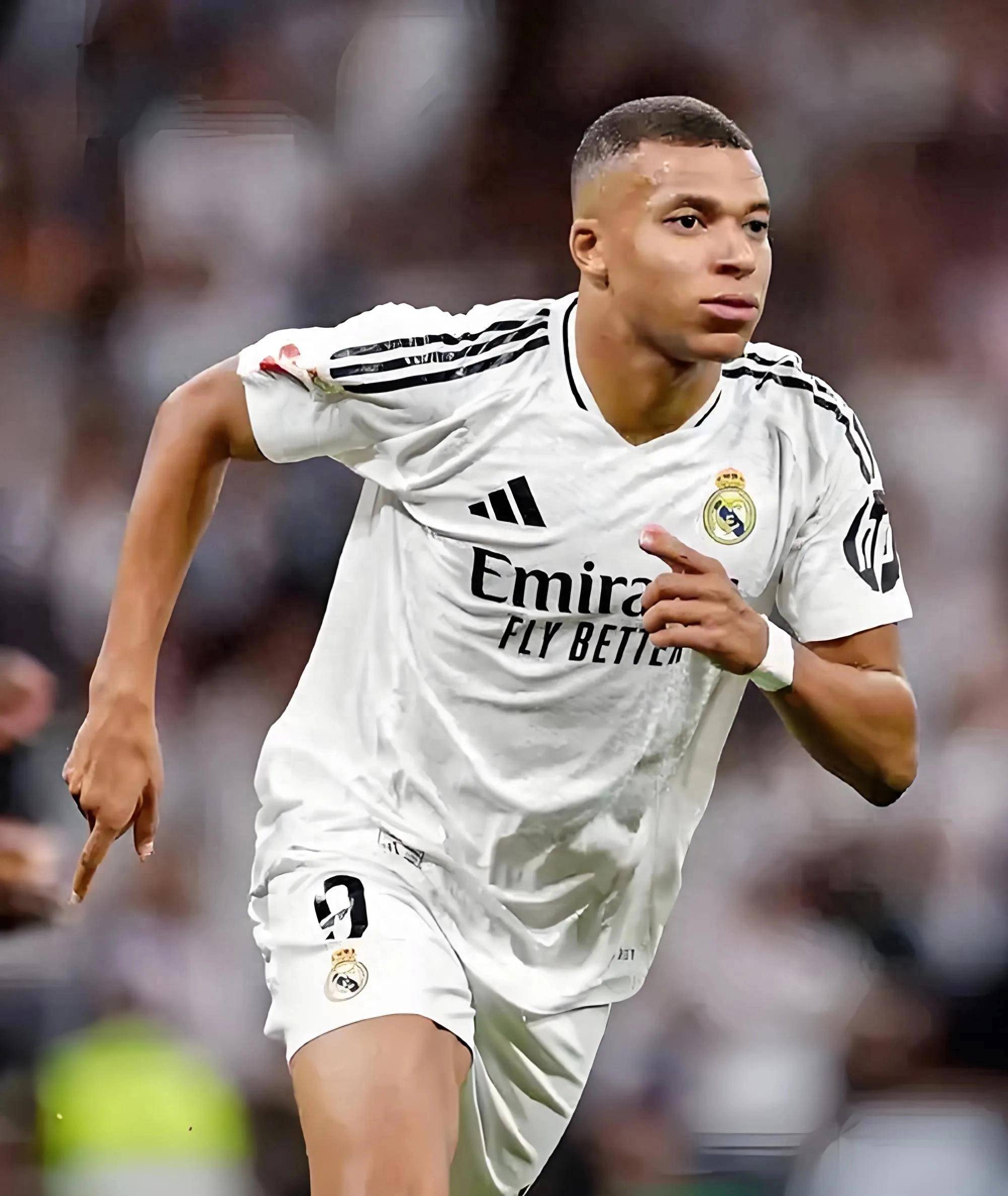 这个暑期档，《和平精英》掀起了一股“赛博吸猫”热潮