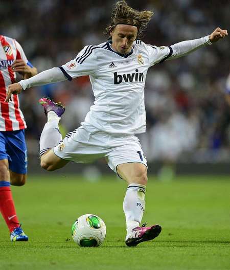 足协杯：克雷桑梅开二度 山东泰山5-0大胜青岛红狮