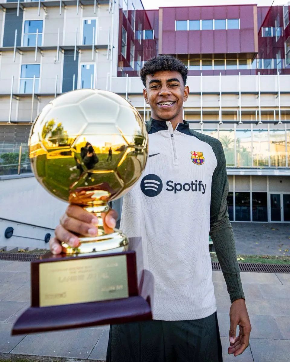 记者：罗马最快今晚或明天敲定拉斯帕多里，转会方式先租后买