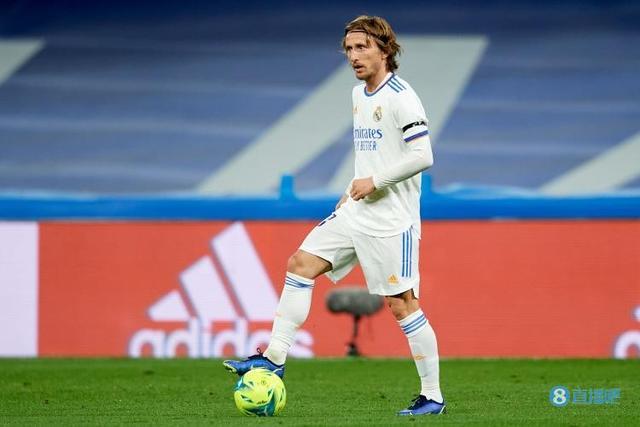 父子联手发声！詹姆斯焕发青春30+8+8，东契奇关键三分助湖人逆转鹈鹕